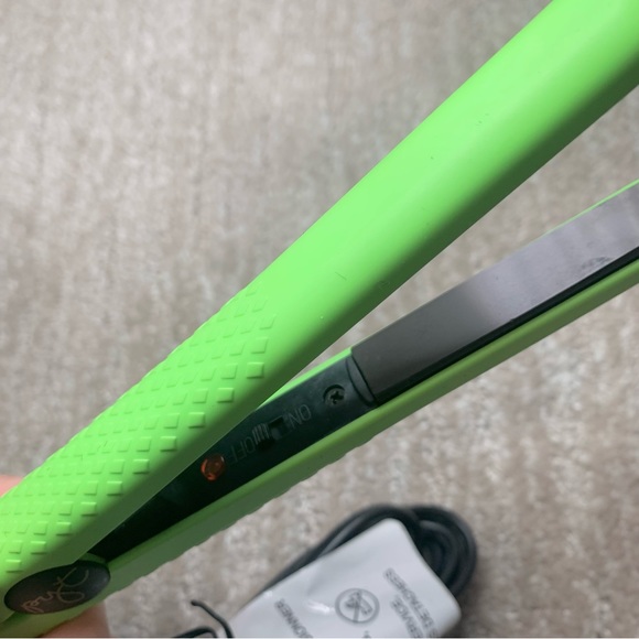 New mini flat iron - Picture 3 of 7